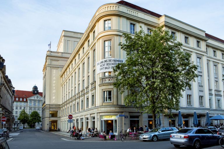 Ansicht des Schauspiel Leipzig im Sommer