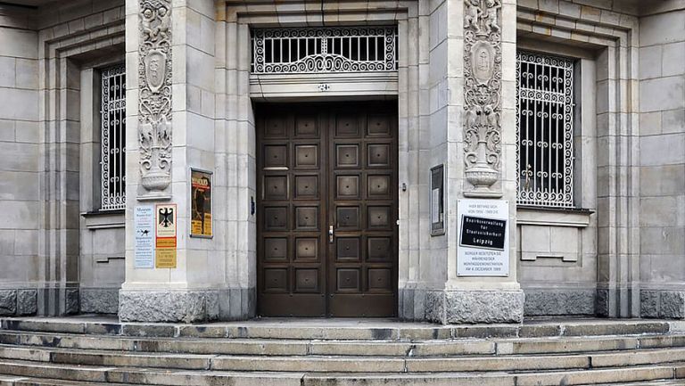 Das historische Portal zum heutigen Stasi-Unterlagen-Archiv in Leipzig