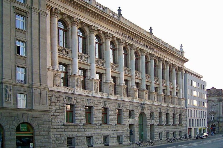 Die Stadtbibliothek Leipzig mit ihrer schönen historischen Fassade