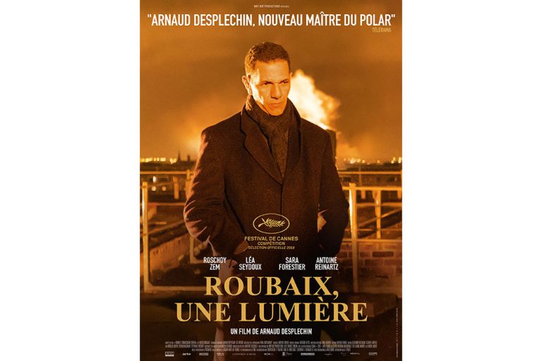 Filmplakat mit Kommissar Daoud vor der nächtlichen Kulisse einer Stadt, in der ein Feuer wüted