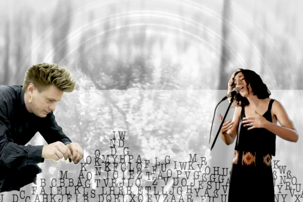 Collage aus den Fotos des Musikers und der Musikerin und aus wahllos aneinandergereihten Buchstaben