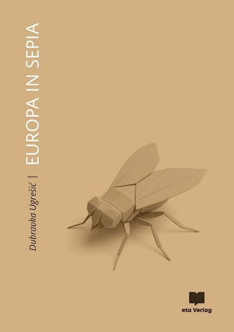 Auf dem in Sepia eingetönten Buchcover ist eine Fliege aus Holz zu sehen.
