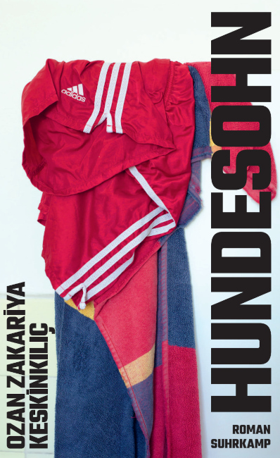 Ter Buchtitel zeigt ein Handtuch und eine Turnhose, die über eine Mauer hängen.