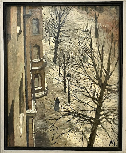 Gemälde, das den Blick aus einem oberen Fenster auf eine Straße mit kahlen Bäumen und Gründerzeithäusern zeigt