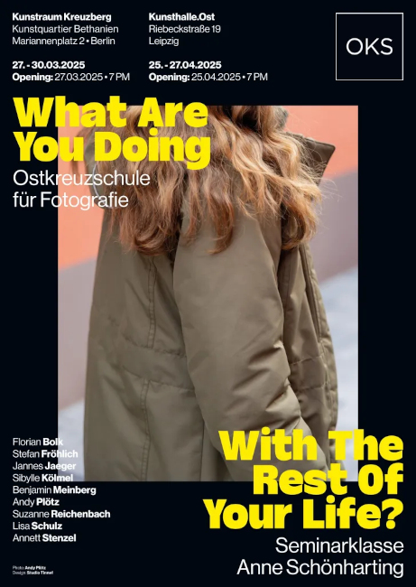 Auf dem Plakat ist eine Person in Jacke und mit langen Haaren zu sehen und die Frage: What are you doing with the rest of your life?